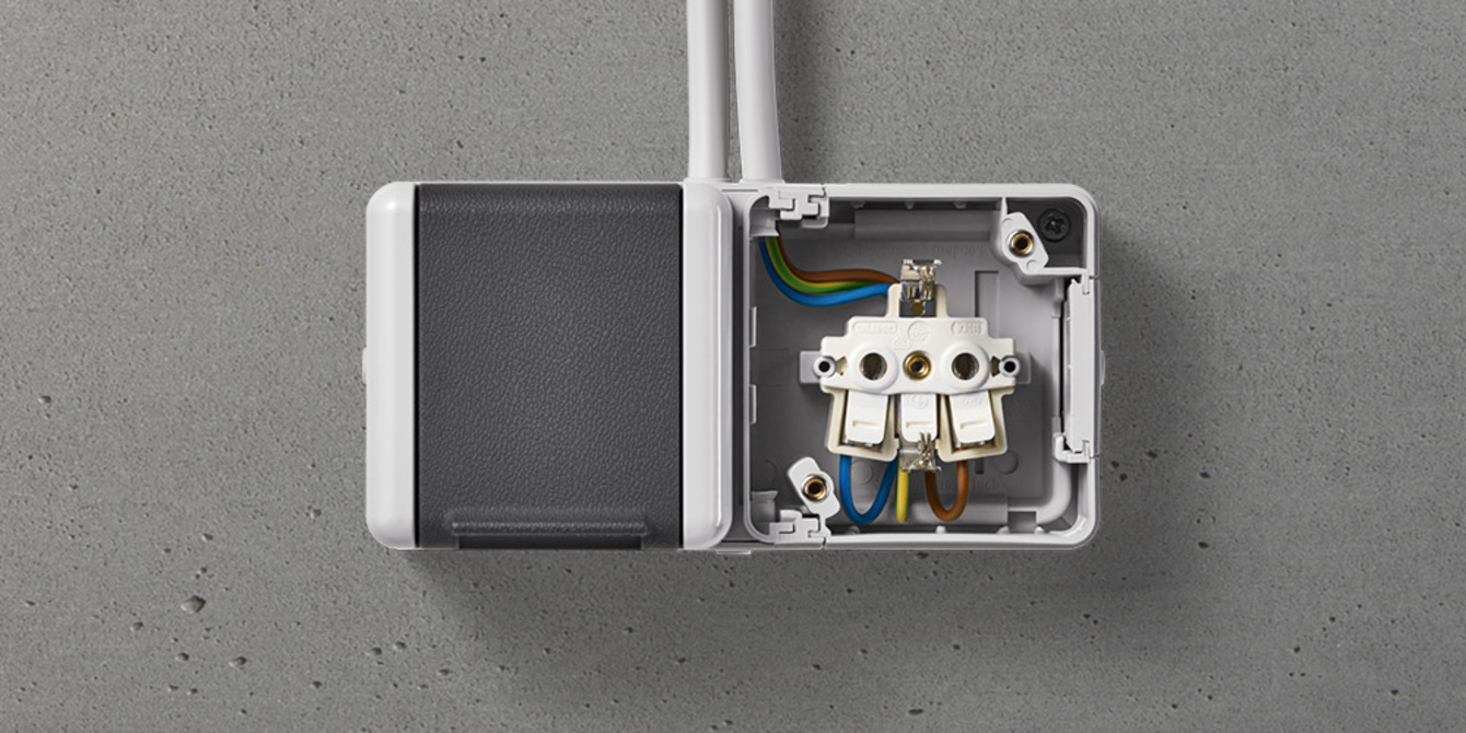 Doppelsteckdose mit Trennsteg bei Elektrobau Ludwig in Frankfurt am Main